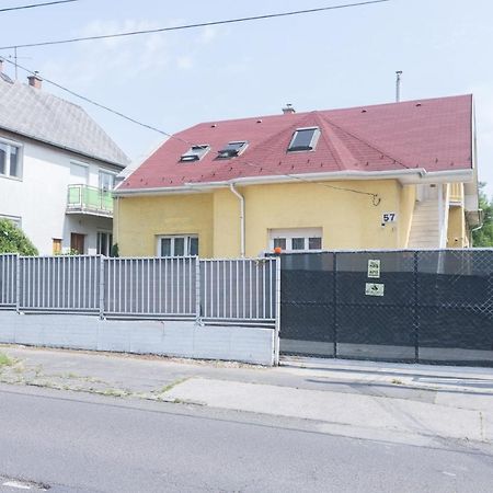 Hi-Bp Garden City Batsanyi Apartment 3 Rooms, Apartment Upstairs Near The City Train With Free Parking Budapest Eksteriør billede