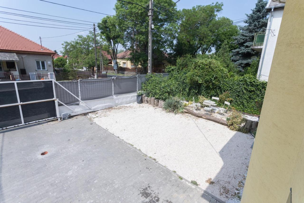 Hi-Bp Garden City Batsanyi Apartment 3 Rooms, Apartment Upstairs Near The City Train With Free Parking Budapest Eksteriør billede