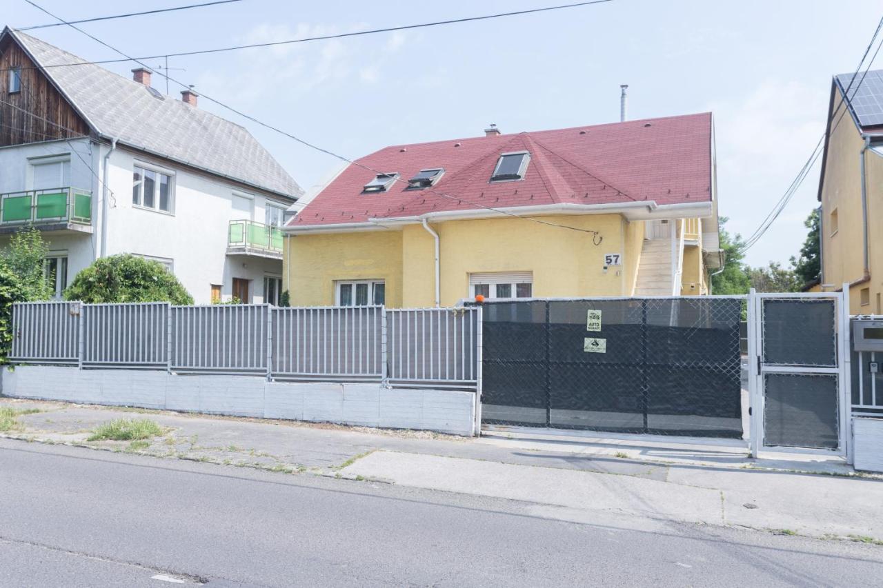 Hi-Bp Garden City Batsanyi Apartment 3 Rooms, Apartment Upstairs Near The City Train With Free Parking Budapest Eksteriør billede