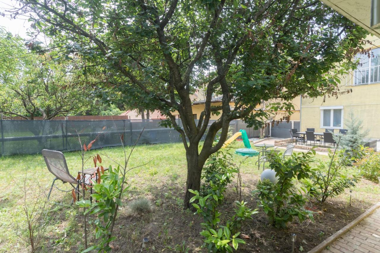 Hi-Bp Garden City Batsanyi Apartment 3 Rooms, Apartment Upstairs Near The City Train With Free Parking Budapest Eksteriør billede